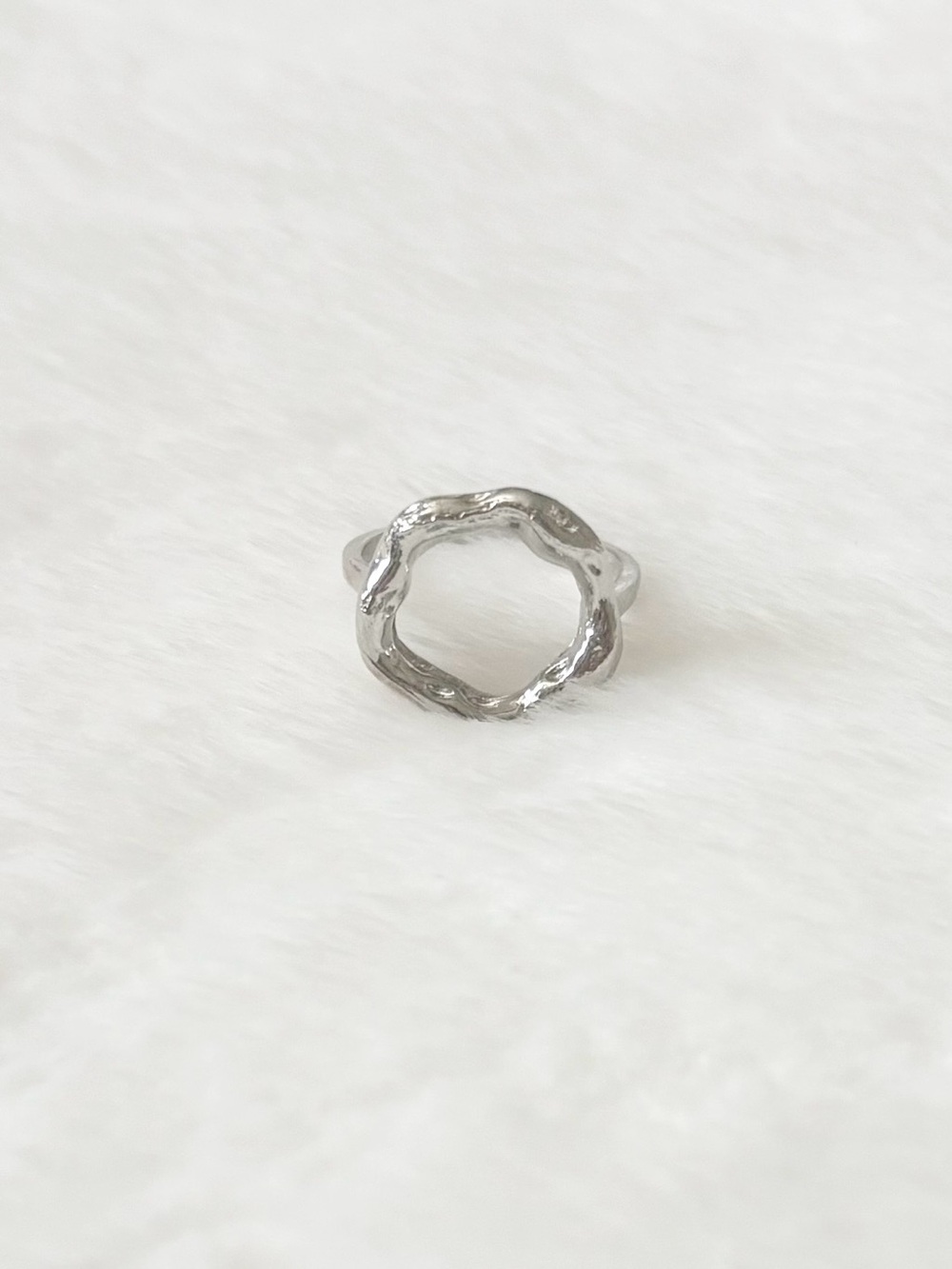 5/$15 🩷 MUST BUNDLE Silver Circle Wave Ring - Picture 2 of 4